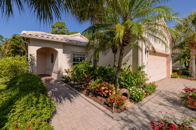 329 NW Treeline Trce in Port St. Lucie, FL - Building Photo - Building Photo