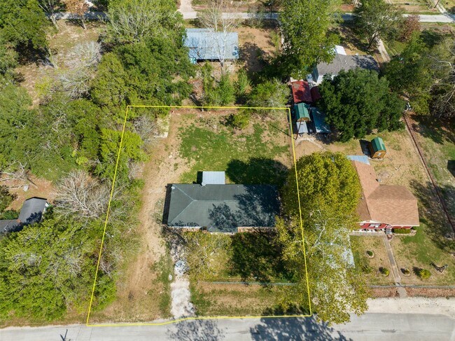 110 W Pine St in Daisetta, TX - Building Photo - Building Photo