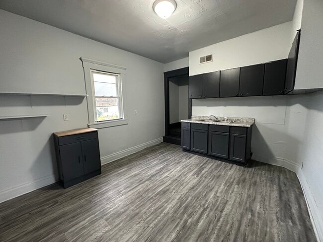 1206 Martin St in Danville, IL - Foto de edificio - Building Photo