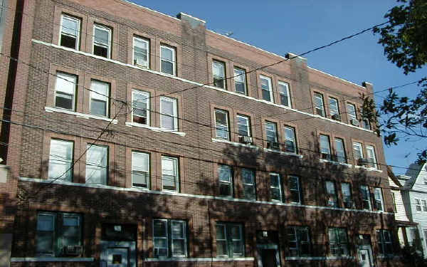 100 Romaine Ave in Jersey City, NJ - Foto de edificio - Building Photo