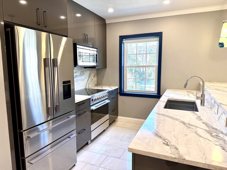 27-29 Commonwealth Ave in Newton, MA - Building Photo