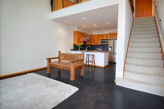 1760 N Northlake Way, Unit 126 in Seattle, WA - Foto de edificio - Building Photo