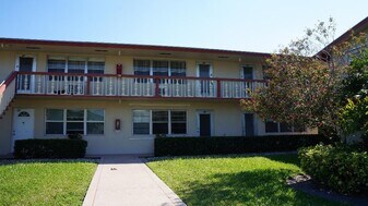 42 Sussex E in West Palm Beach, FL - Building Photo