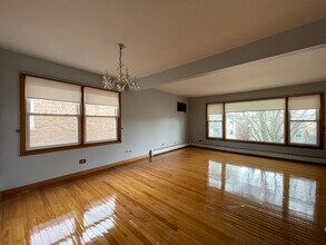 8645 W Summerdale Ave in Chicago, IL - Building Photo - Building Photo