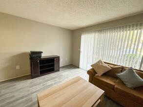 3705 SW 27th St in Gainesville, FL - Foto de edificio - Building Photo