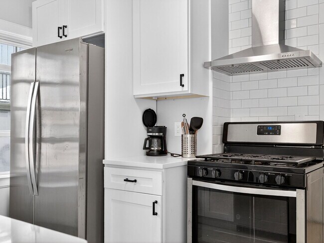 256 Main St, Unit PH in Medford, MA - Foto de edificio - Building Photo