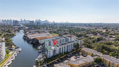 2475 NW 16th St Rd in Miami, FL - Building Photo - Building Photo