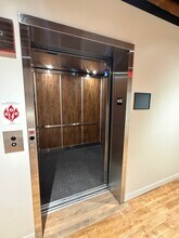 View 21 in Quincy, IL - Foto de edificio - Building Photo