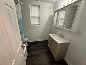 7839 S Saginaw Ave in Chicago, IL - Building Photo - Building Photo