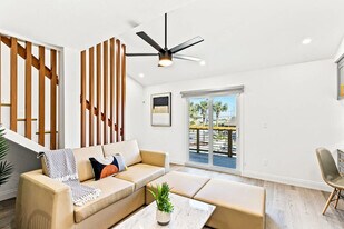 8115 Thomas Dr in Panama City, FL - Building Photo