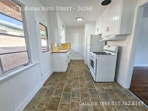 2426 N Buena Vista St in Burbank, CA - Building Photo - Building Photo