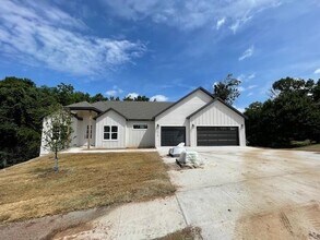 1975 Collins Dr in Pea Ridge, AR - Foto de edificio - Building Photo