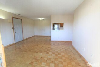 4812 Ravens Crest Dr in Plainsboro, NJ - Foto de edificio - Building Photo