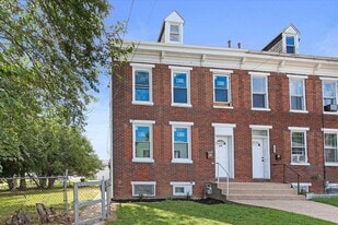 394 E Maple St in York, PA - Building Photo