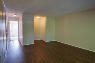 1545 SE Stark St in Portland, OR - Foto de edificio - Building Photo