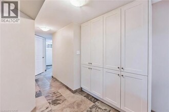 2277 Fassel Ave in Burlington, ON - Building Photo - Building Photo