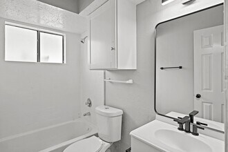 7215 Trogon Ln in Houston, TX - Building Photo - Building Photo