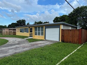 620 NW 186th St in Miami, FL - Building Photo - Building Photo