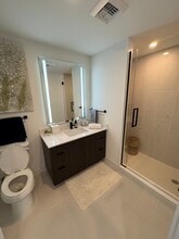 120 NW 31st St, Unit A2 in Miami, FL - Building Photo - Building Photo