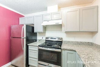 2880 S Locust St in Denver, CO - Building Photo - Building Photo