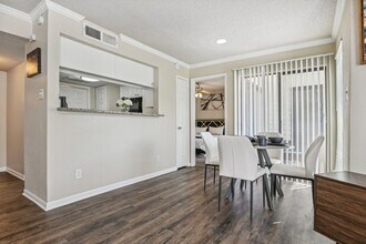The Glen at Highpoint in Dallas, TX - Foto de edificio - Building Photo