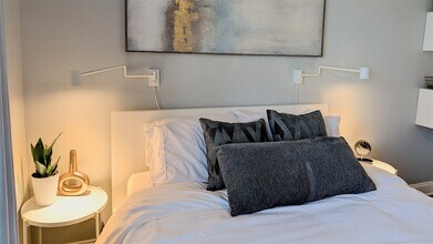 831 Parkway Dr, Unit 1st FL in Smyrna, GA - Building Photo - Building Photo