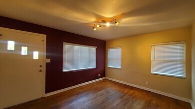 126 SW Lincoln Cir N in St. Petersburg, FL - Building Photo - Building Photo