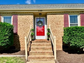2189 Hedgelawn Way in Virginia Beach, VA - Building Photo - Building Photo