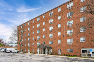 Willowood Manor in Cleveland, OH - Building Photo - Building Photo