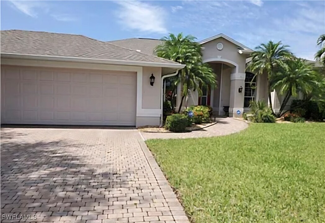 17550 Sterling Lake Dr in Ft. Myers, FL - Building Photo