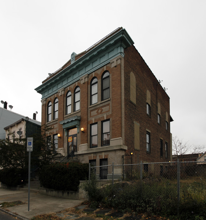 100 Sherman Pl in Jersey City, NJ - Building Photo