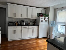 21 Victoria St, Unit 3 in Somerville, MA - Building Photo