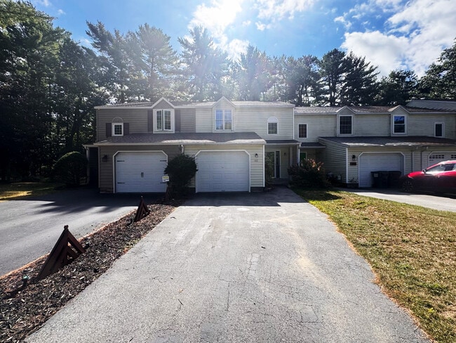 46 Deer Run Dr in Ballston Spa, NY - Foto de edificio - Building Photo