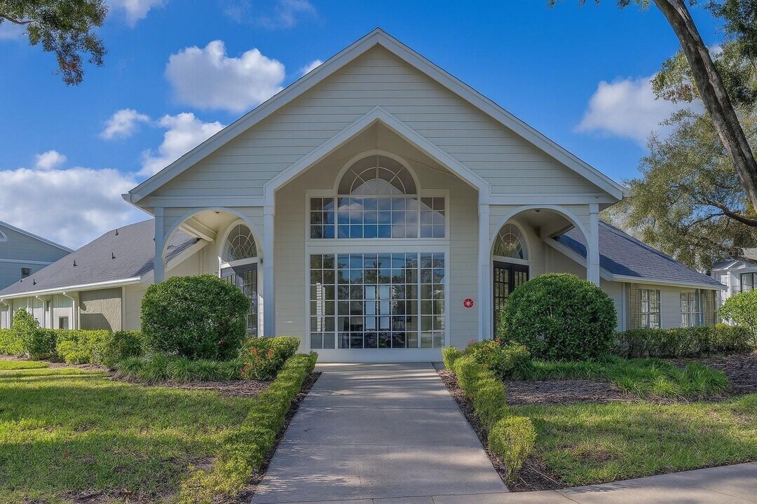 2550 N Alafaya Trail in Orlando, FL - Building Photo