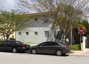 115 Zamora Ave in Miami, FL - Building Photo - Building Photo