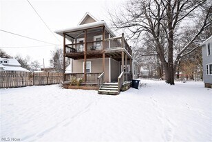 668 Sumner St in Akron, OH - Building Photo