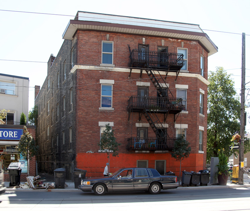 Gladstone Estates in Toronto, ON - Building Photo