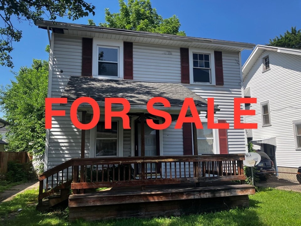 65 E Maplewood Ave in Dayton, OH - Building Photo