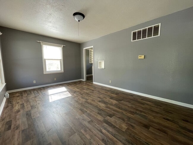 419 W Spruce St in Junction City, KS - Building Photo - Building Photo