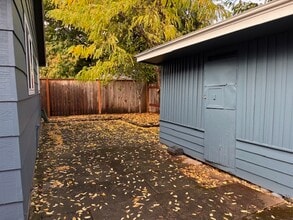 7007 SE Cora St in Portland, OR - Building Photo - Building Photo