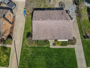25100 Marilyn Ave in Warren, MI - Building Photo - Building Photo