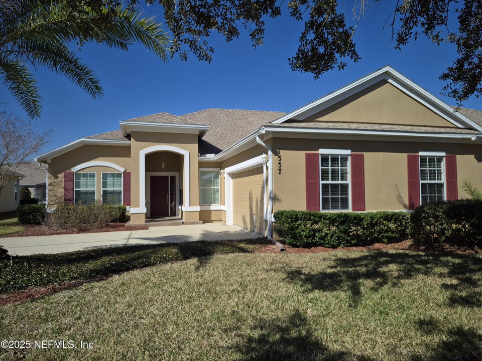 1557 Calming Water Dr in Orange Park, FL - Building Photo