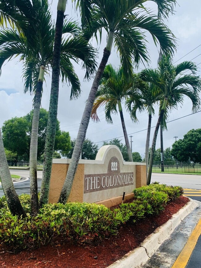 832 NW 92nd Ave in Plantation, FL - Building Photo - Building Photo