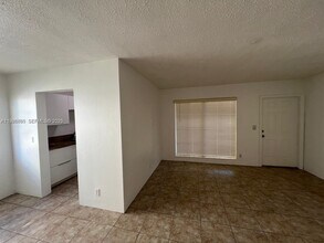 105 NE 12th Ave in Hallandale Beach, FL - Building Photo - Building Photo