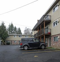 Raleigh Apartments in Portland, OR - Building Photo - Building Photo