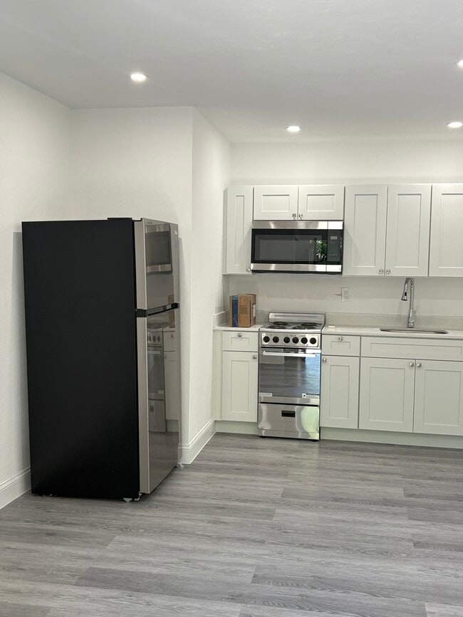 321 Greenwood Ave, Unit 1 in Lehigh Acres, FL - Building Photo - Building Photo
