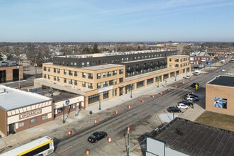 Kenosha Uptown Lofts in Kenosha, WI - Foto de edificio - Building Photo