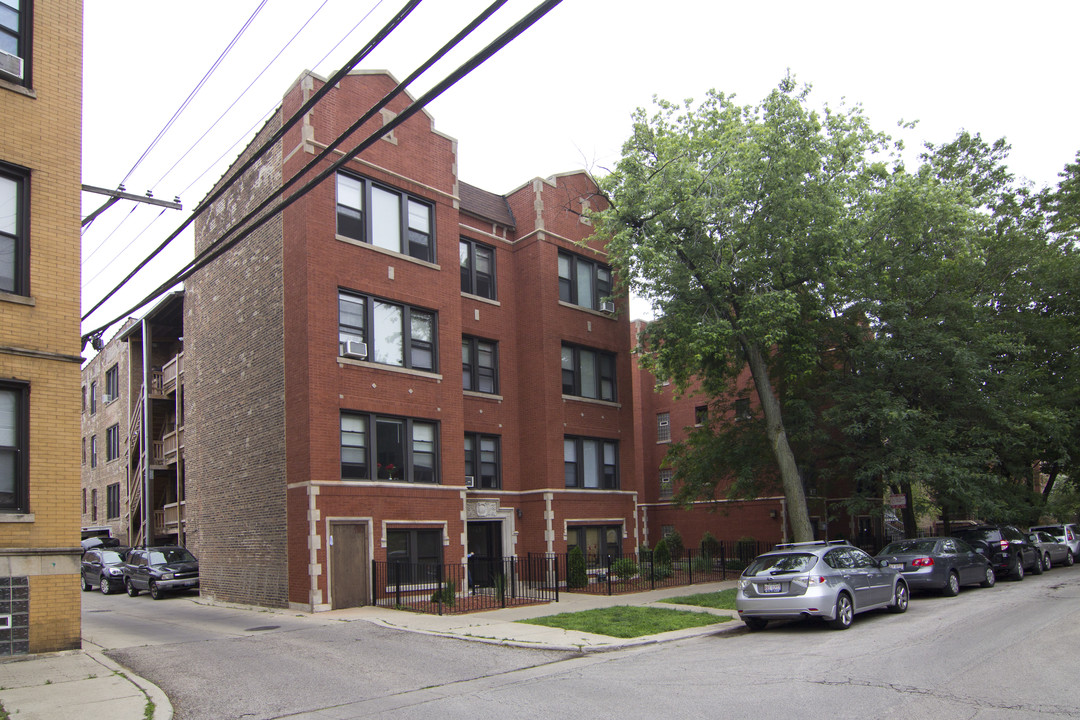 3933 N Janssen Ave in Chicago, IL - Foto de edificio