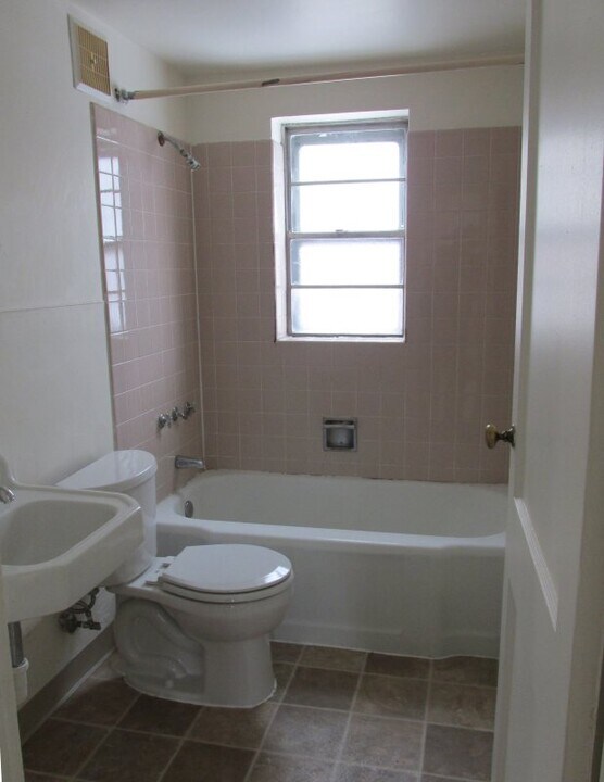 5 Sherman Ter, Unit 6 in Madison, WI - Building Photo