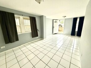 2622 W Luther St, Unit G in Chicago, IL - Foto de edificio - Building Photo